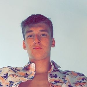 Meet your Posher, Derek